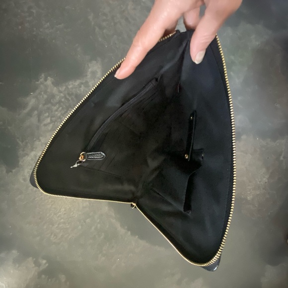 Urban Expressions Metallic Pouch SET - Picture 4 of 15